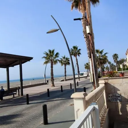 Апартаменты Breeze Townhouse By The